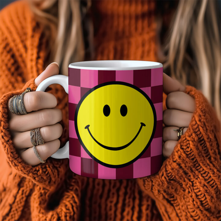 Checkerboard Checkmate Smiley Mug in Raspberry Ripple - Love Frankie